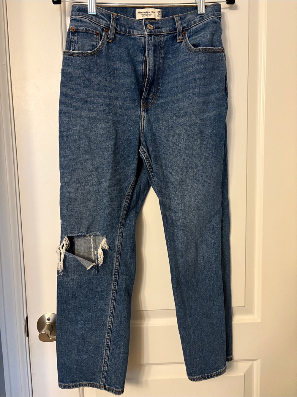 Abercrombie & Fitch Women's Medium Blue Distressed Straight Leg Jeans
